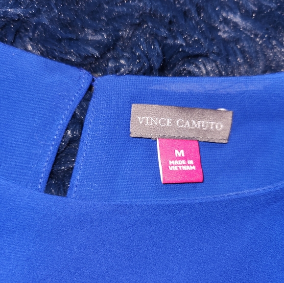 Vince camuto blue flowy tank top with pleated back size medium - Picture 3 of 3